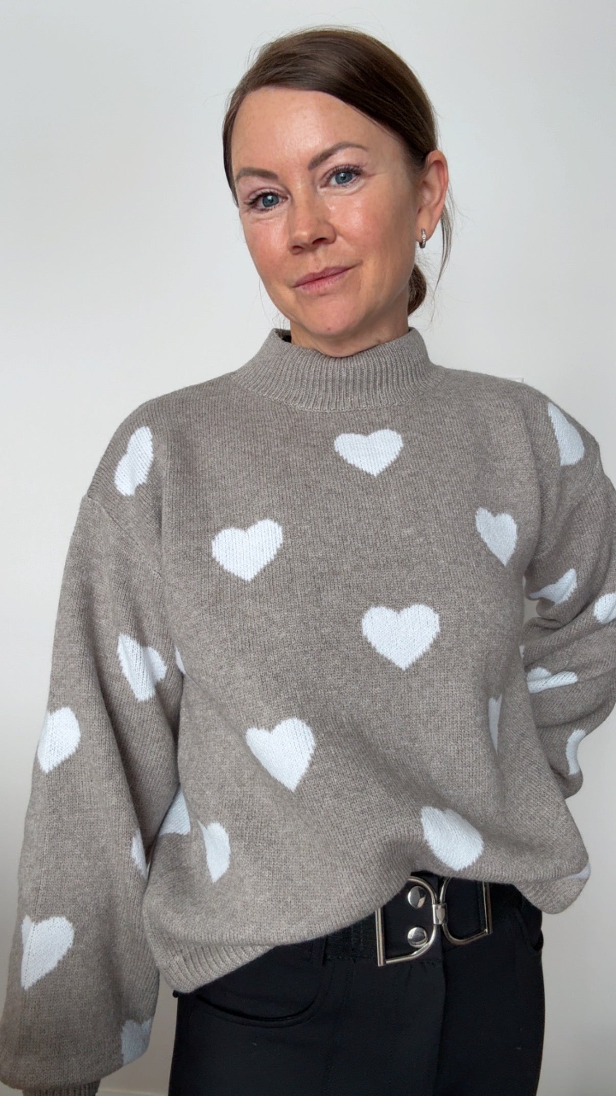 Willow Cozy Hearts Sweater Greige