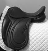 Santa Cruz Alissa Sweemo Dressage Saddle 17'' M Black
